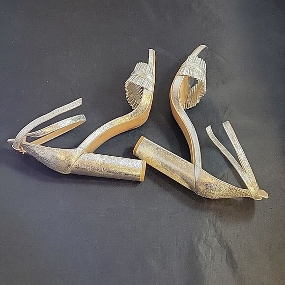 CHARLOTTE RUSSE POINTED TOE ADJUSTABLE BUCKLE ANKLE STRAP BLOCK HEEL SANDAL - Picture 6 of 13